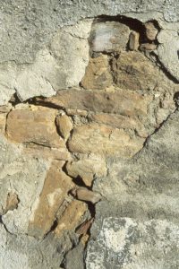 Mauerwerk aus Sandsteinen der Hermeskeil-Schichten 